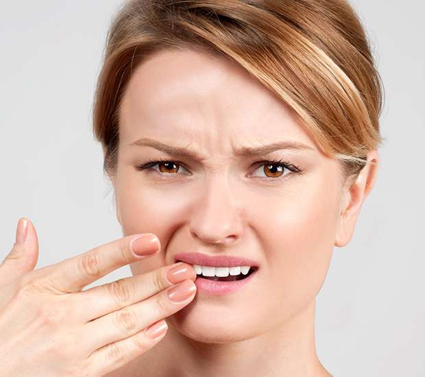 Cumming What Should I Do If I Chip My Tooth?