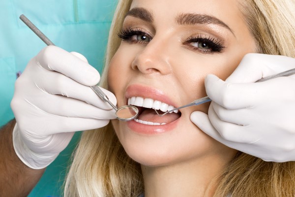 Your Cosmetic Dentist Can Repair Damaged Teeth