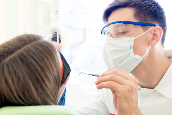 How A Preventive Dentist Helps Maintain Long Term Oral Health